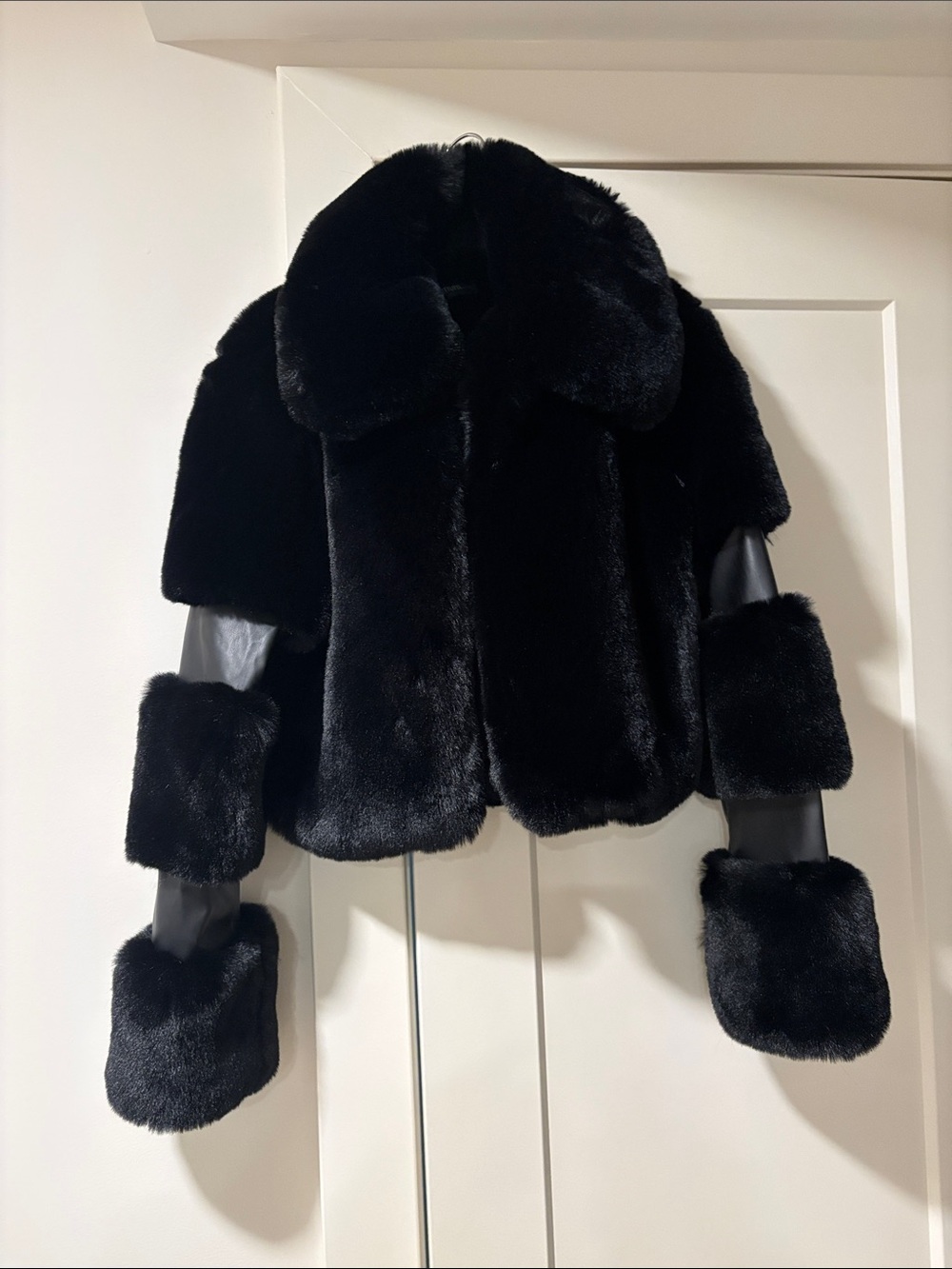 PrettyLittleThing Black Faux Fur Cropped Jacket with Cuff Detail NWOT